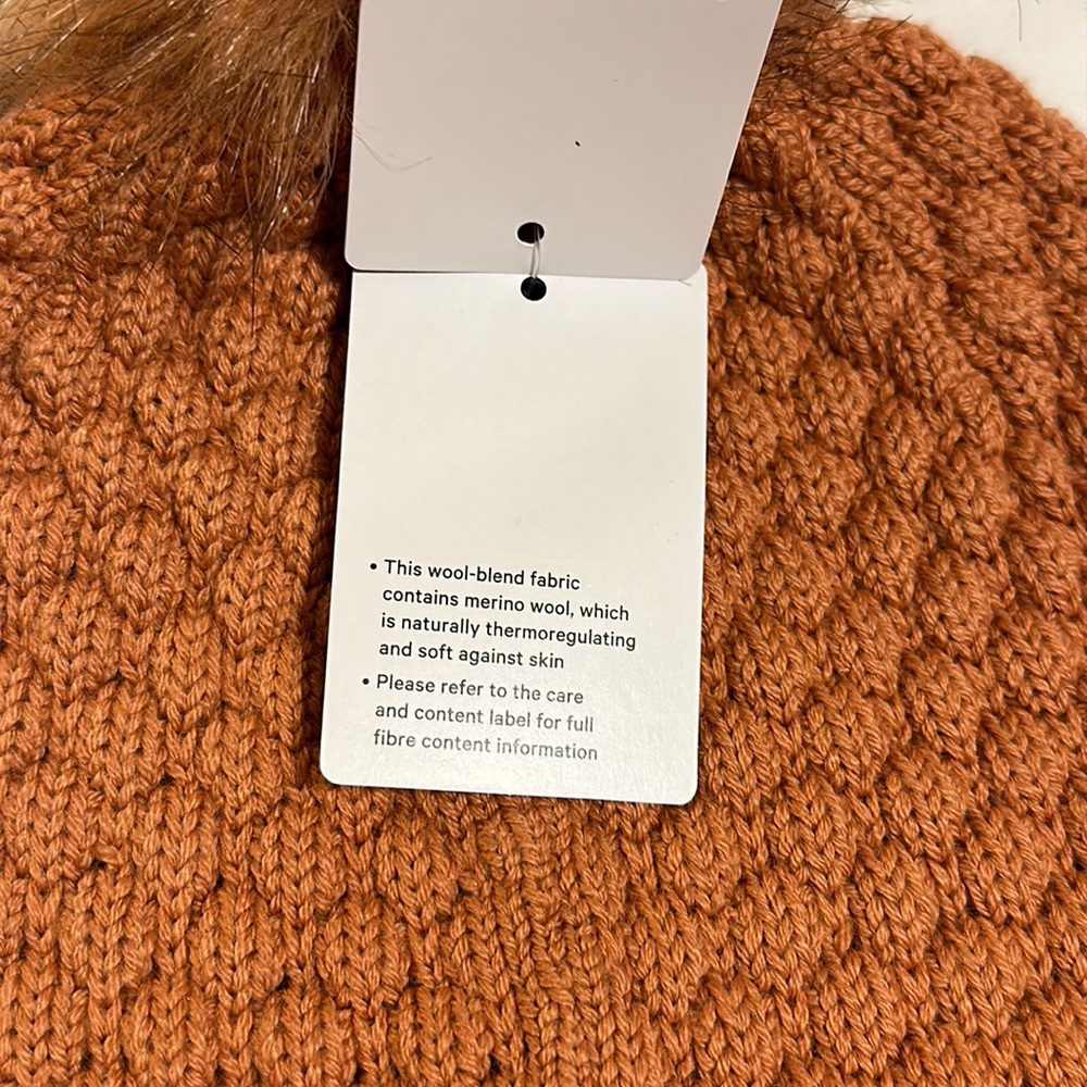 Lululemon bubble knit Pom beanie OS - Picture 6 of 9